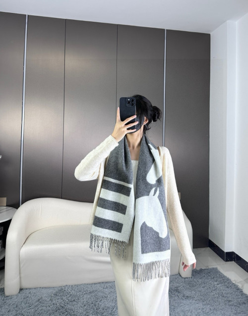 Elegant Horse Design Cashmere Scarf, Soft & Warm Winter Neck Wrap, 30 x 140 cm 1 Elegant Horse Design Cashmere Scarf, Soft & Warm Winter Neck Wrap, 30 x 140 cm