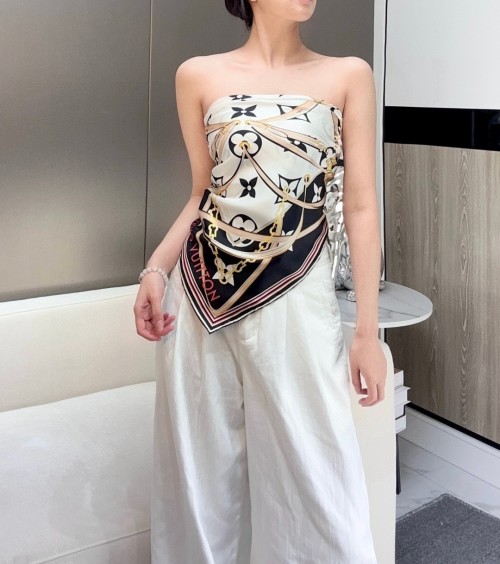Louis Vuitton Silk Scarf - Luxurious Soft Feel, Versatile Style, 90cm x 90cm
