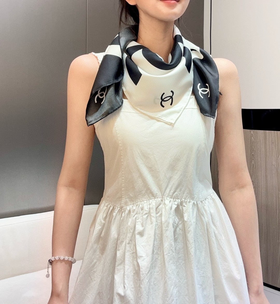 CHA香奈*Chanel最美絲巾Cha*el春夏裡最喜歡的一條絲巾。90X90真丝真絲的觸感實在是太舒服