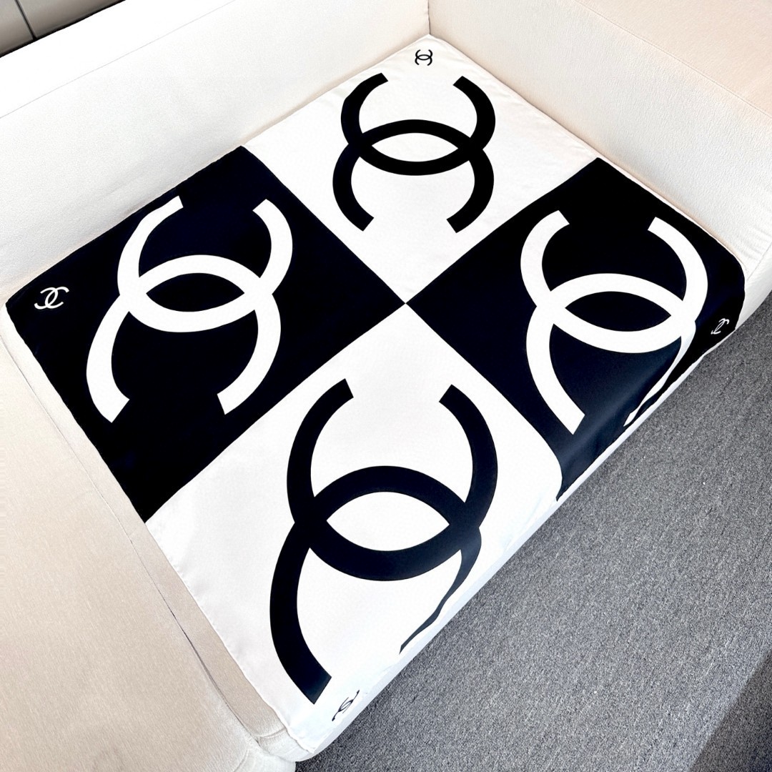 CHA香奈*Chanel最美絲巾Cha*el春夏裡最喜歡的一條絲巾。90X90真丝真絲的觸感實在是太舒服