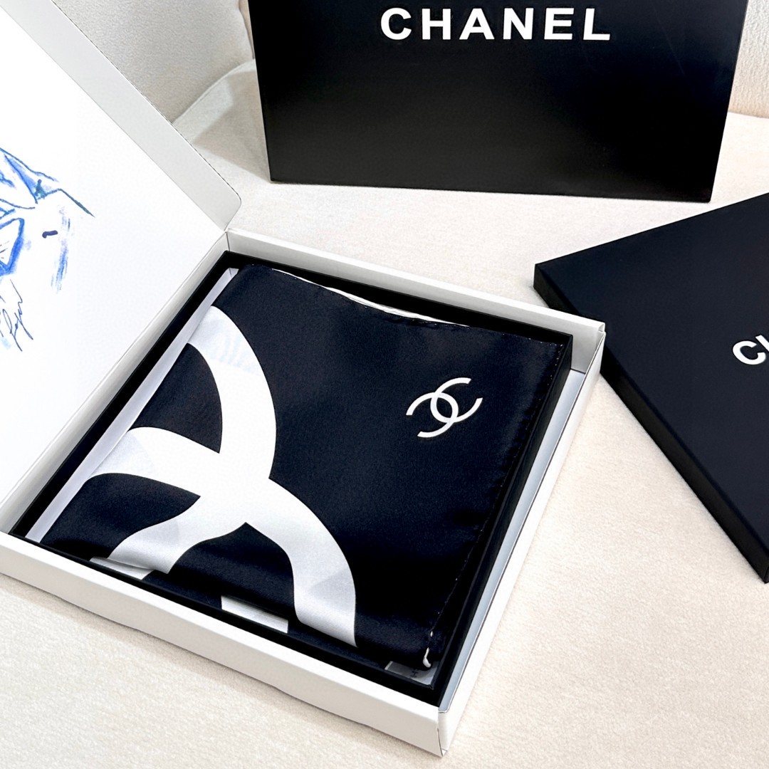 CHA香奈*Chanel最美絲巾Cha*el春夏裡最喜歡的一條絲巾。90X90真丝真絲的觸感實在是太舒服