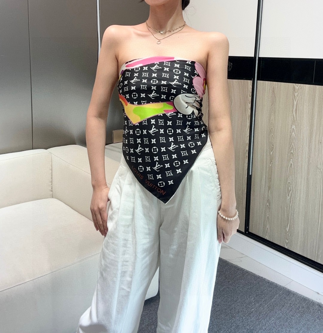   LV x TM SUPERFLAT 90 方巾
【18mm顶级真丝双面同色丝巾
LV x TM Mo