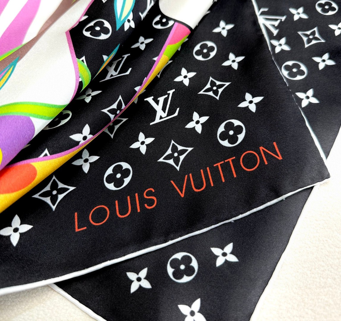   LV x TM SUPERFLAT 90 方巾
【18mm顶级真丝双面同色丝巾
LV x TM Mo