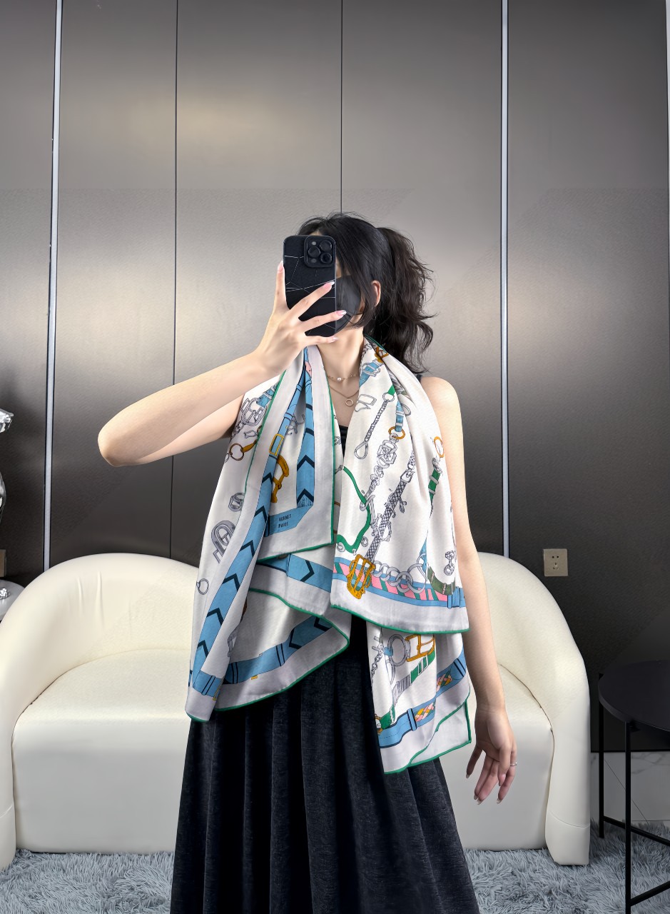  2025年专柜同步 最新款Hermes【双面同色】【跃动的马儿 140】‼️顶级丝羊绒工艺超值‼️爱马