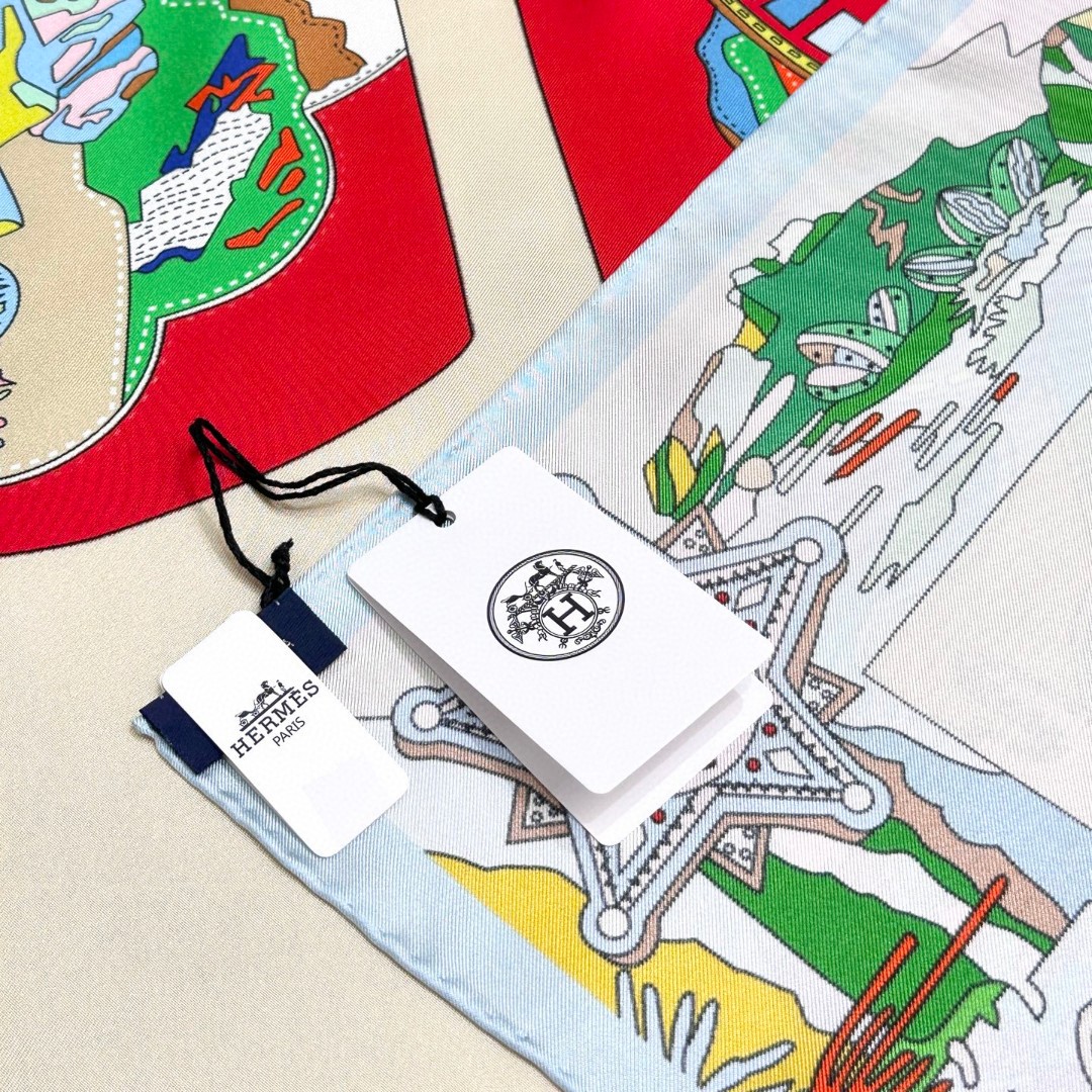   2025年春款真丝爱马仕 皮靴上的故事
尺寸/材质90方巾/桑蚕丝3设计师凯琳娜·布朗柯维兹
4 设