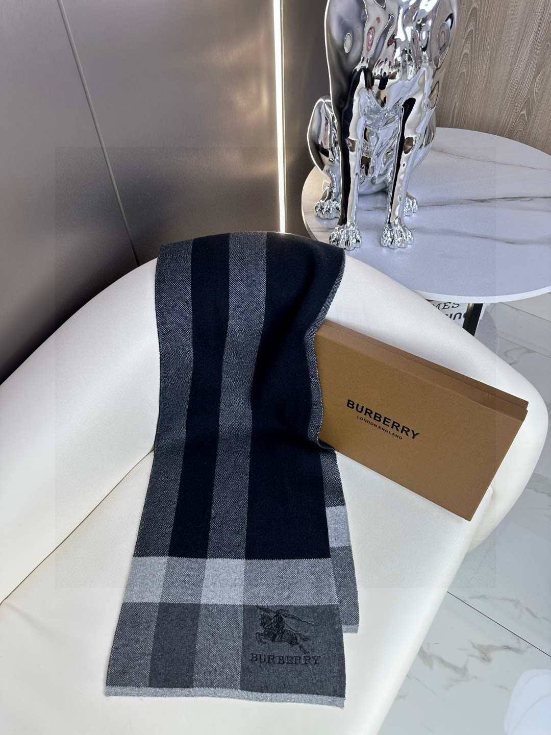  Burberry爆款上新 高端男士围巾👍【经典战马格纹】独家牛货🐂  具有超高羊绒品质才会被此品牌青睐