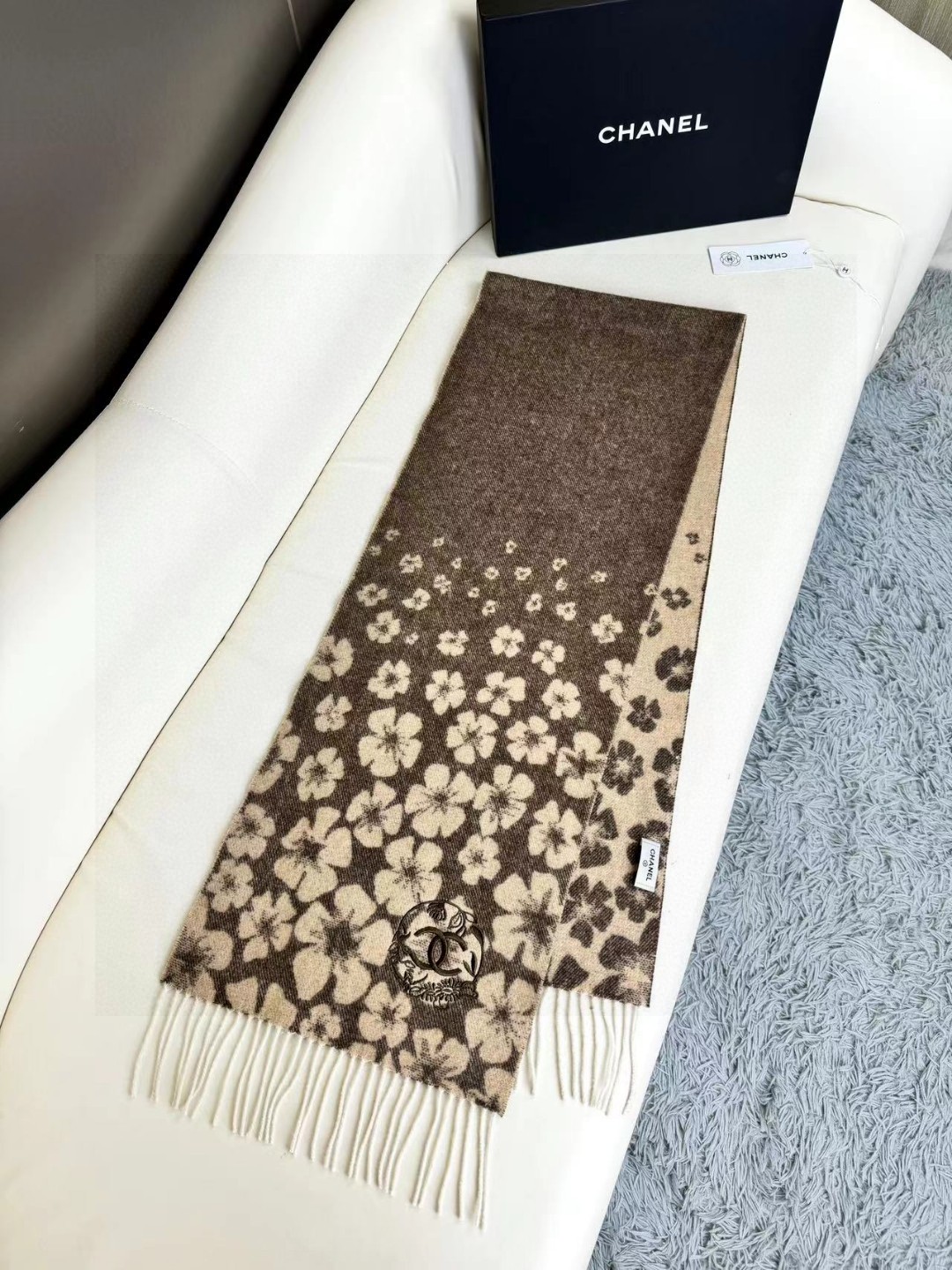   上新！2025秋冬香奈儿男女同款，同步专柜，高端羊绒针织围巾！ 可正式，可随意，非常Classica