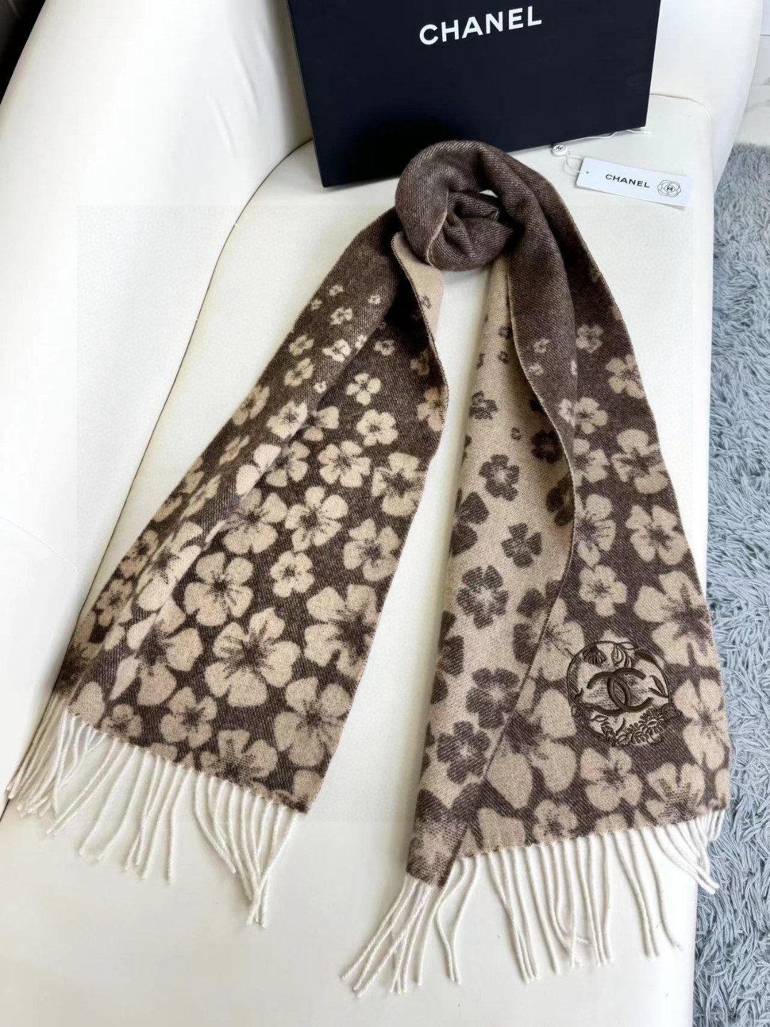   上新！2025秋冬香奈儿男女同款，同步专柜，高端羊绒针织围巾！ 可正式，可随意，非常Classica