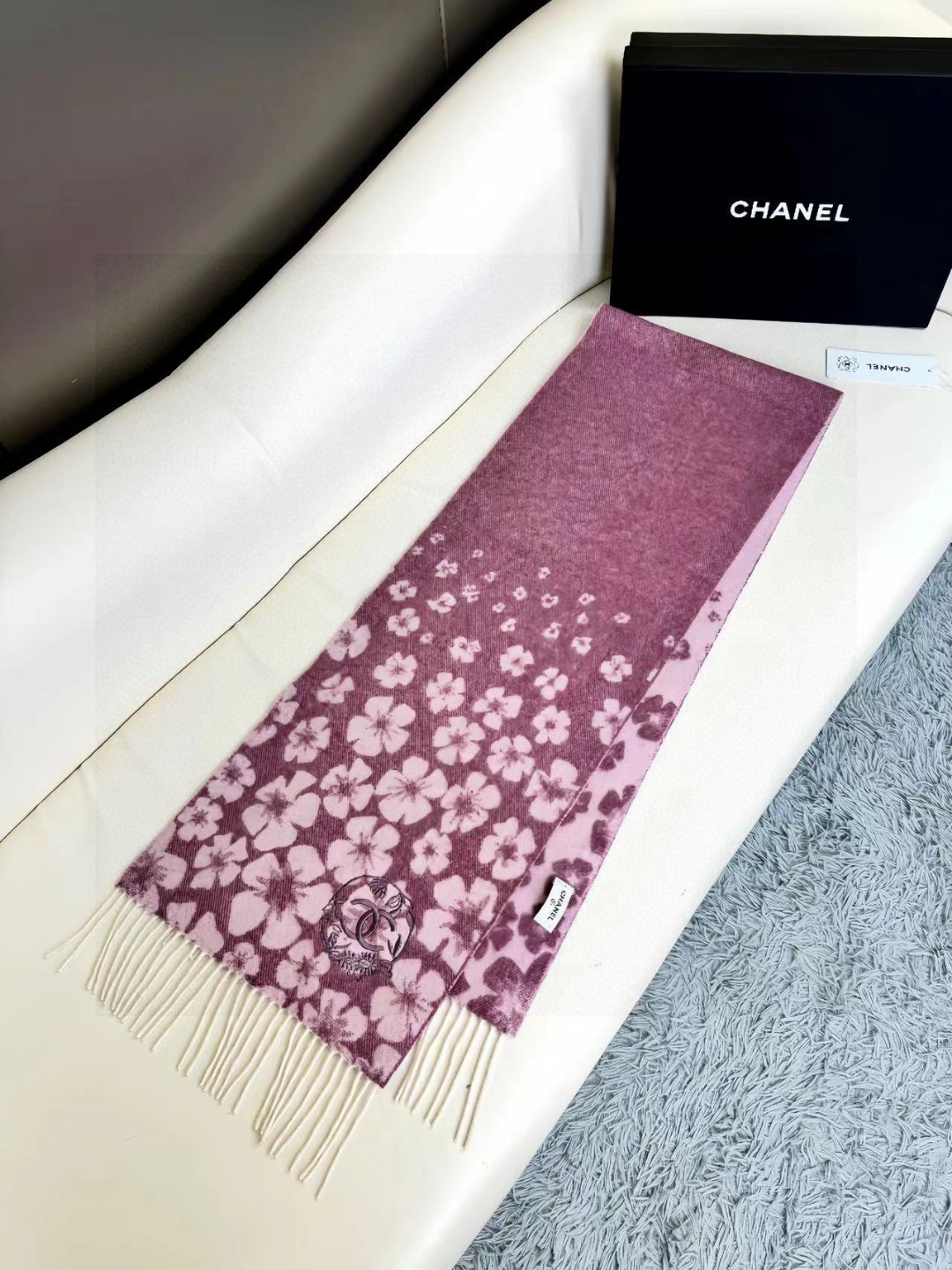   上新！2025秋冬香奈儿男女同款，同步专柜，高端羊绒针织围巾！ 可正式，可随意，非常Classica
