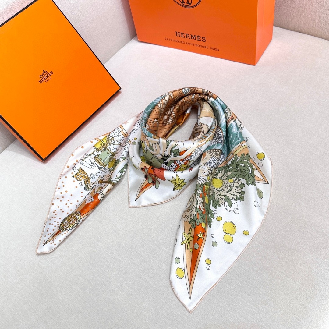 。“爱马仕旗舰”90方巾手工卷边斜纹真丝方巾（100%桑蚕丝）。这款爱马仕的经典单品展现强大而迷人的女性