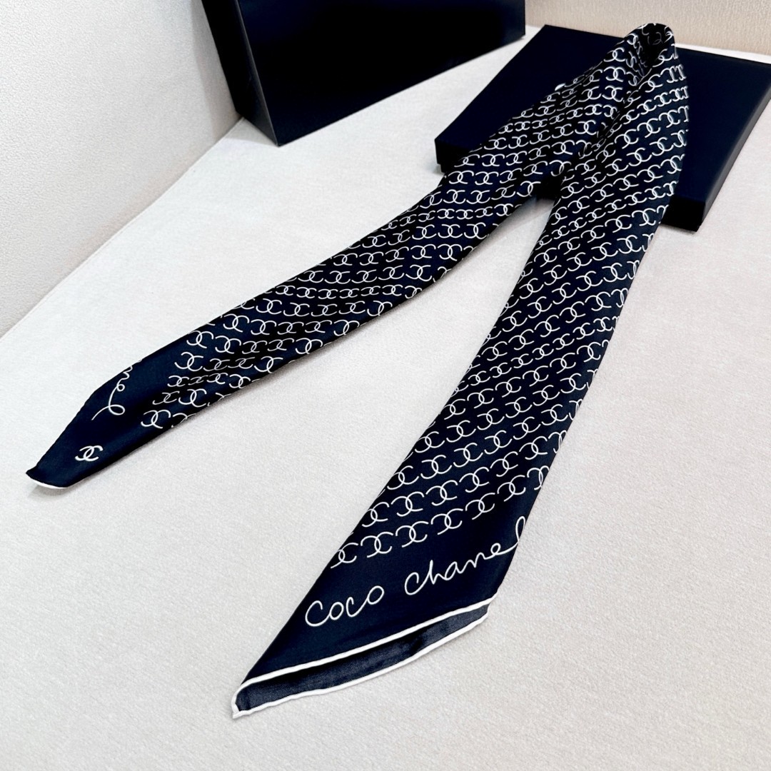   Chanel~~童趣字母~~春季新款

90*90 斜纹真丝 
二色