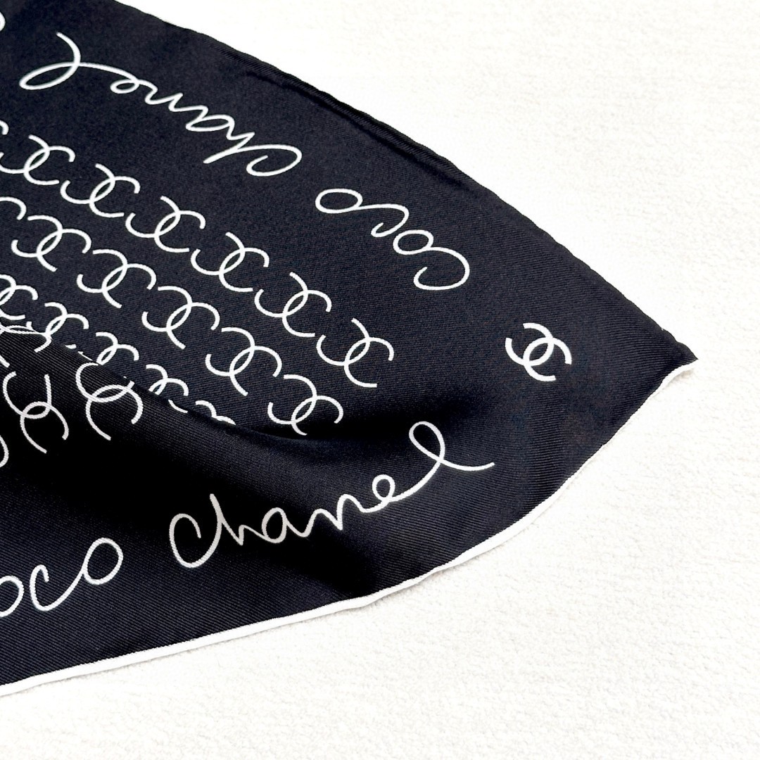   Chanel~~童趣字母~~春季新款

90*90 斜纹真丝 
二色