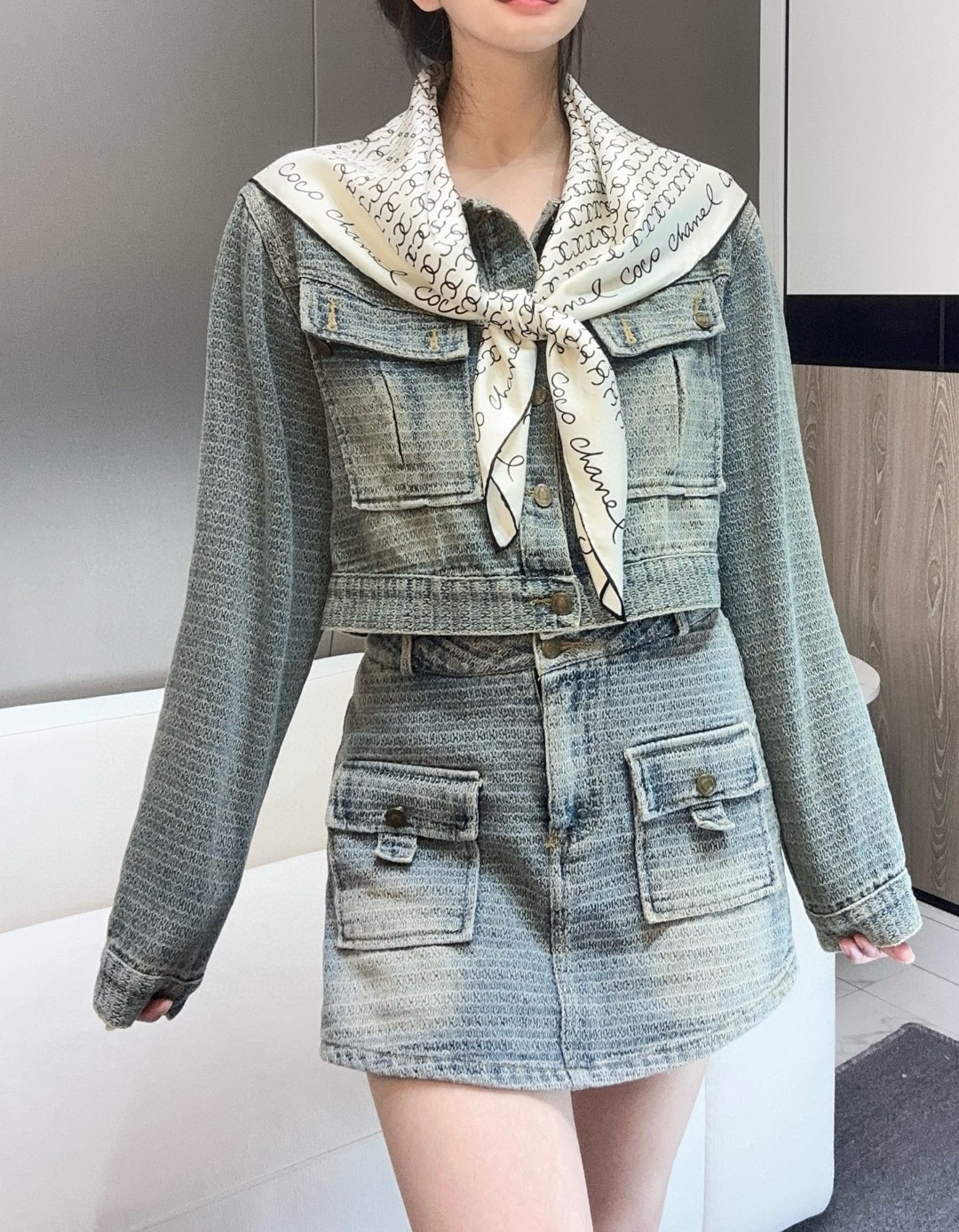   Chanel~~童趣字母~~春季新款

90*90 斜纹真丝 
二色