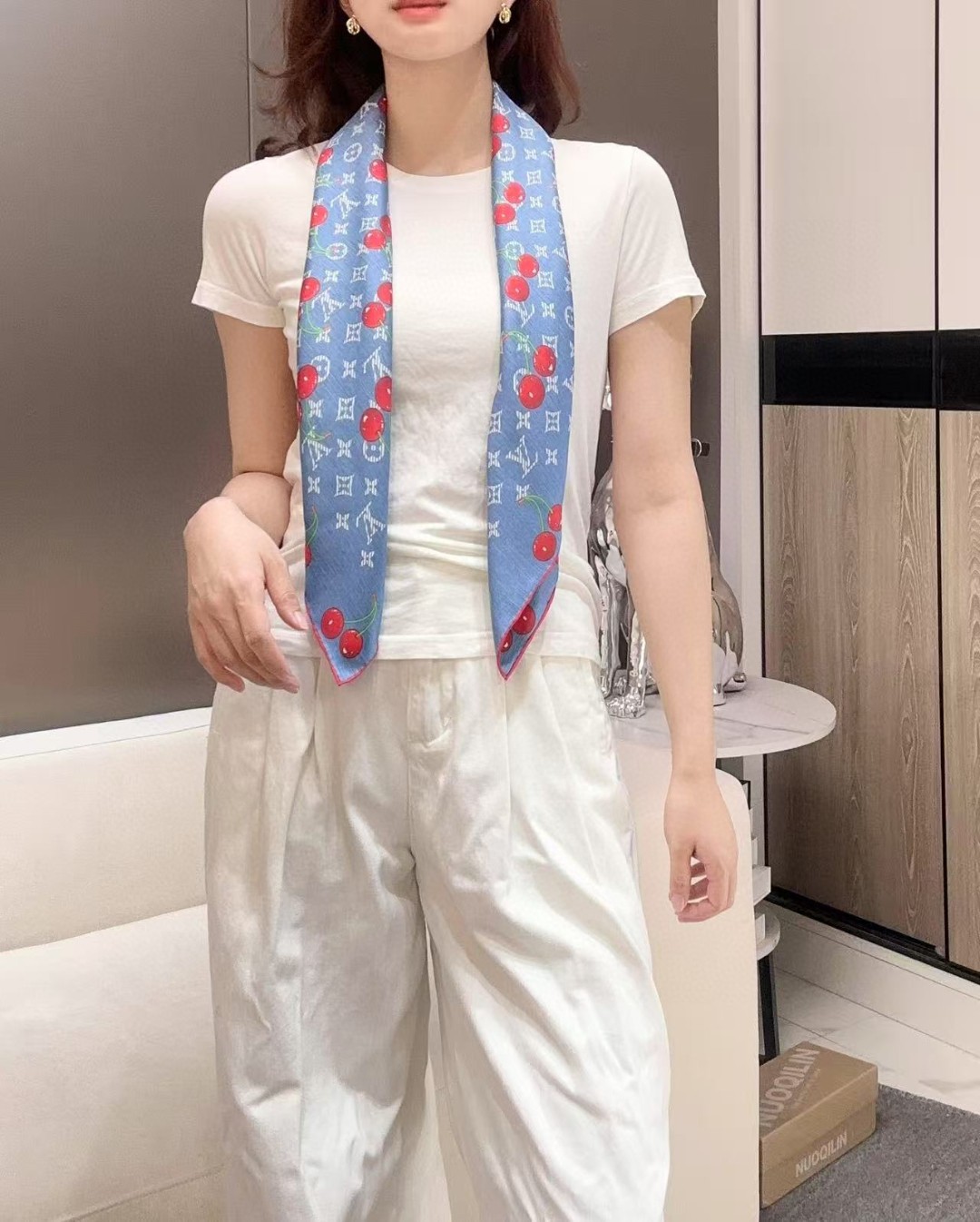     欧阳娜娜同款，专柜一条难求😂极致双面印花！
LV x TM Monogram Cerise 桑蚕