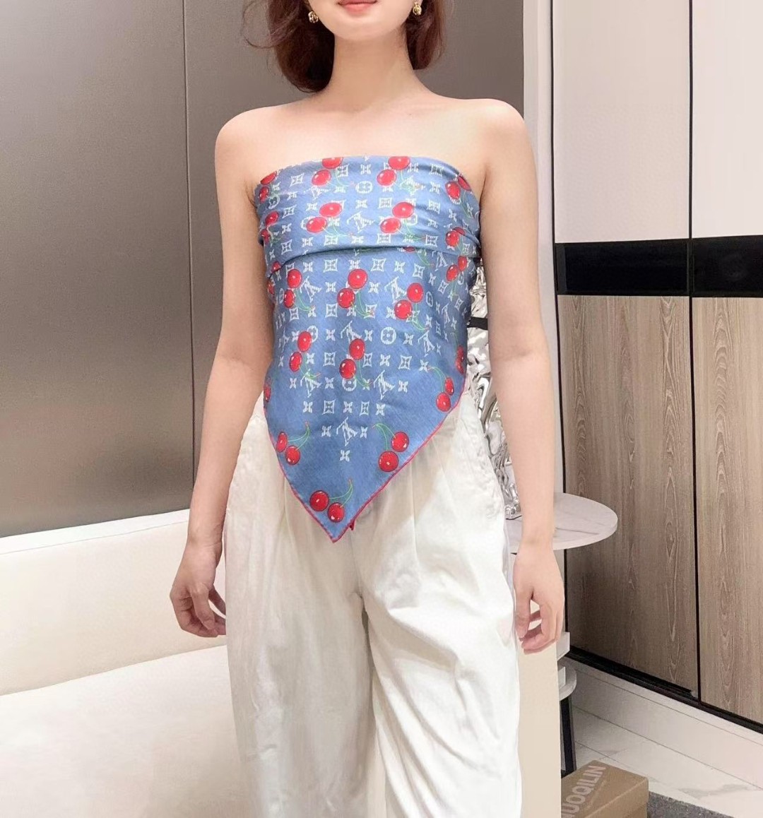     欧阳娜娜同款，专柜一条难求😂极致双面印花！
LV x TM Monogram Cerise 桑蚕