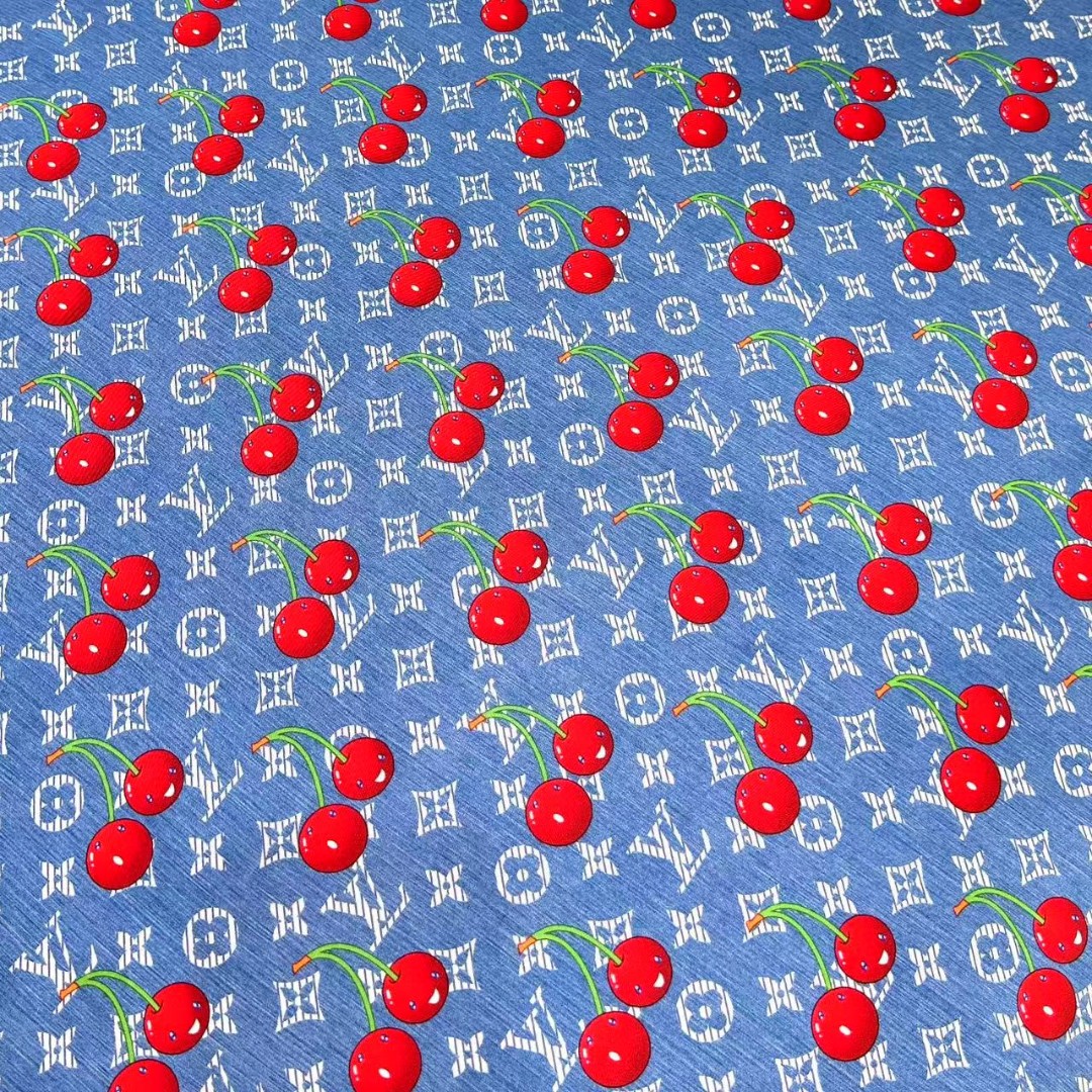     欧阳娜娜同款，专柜一条难求😂极致双面印花！
LV x TM Monogram Cerise 桑蚕