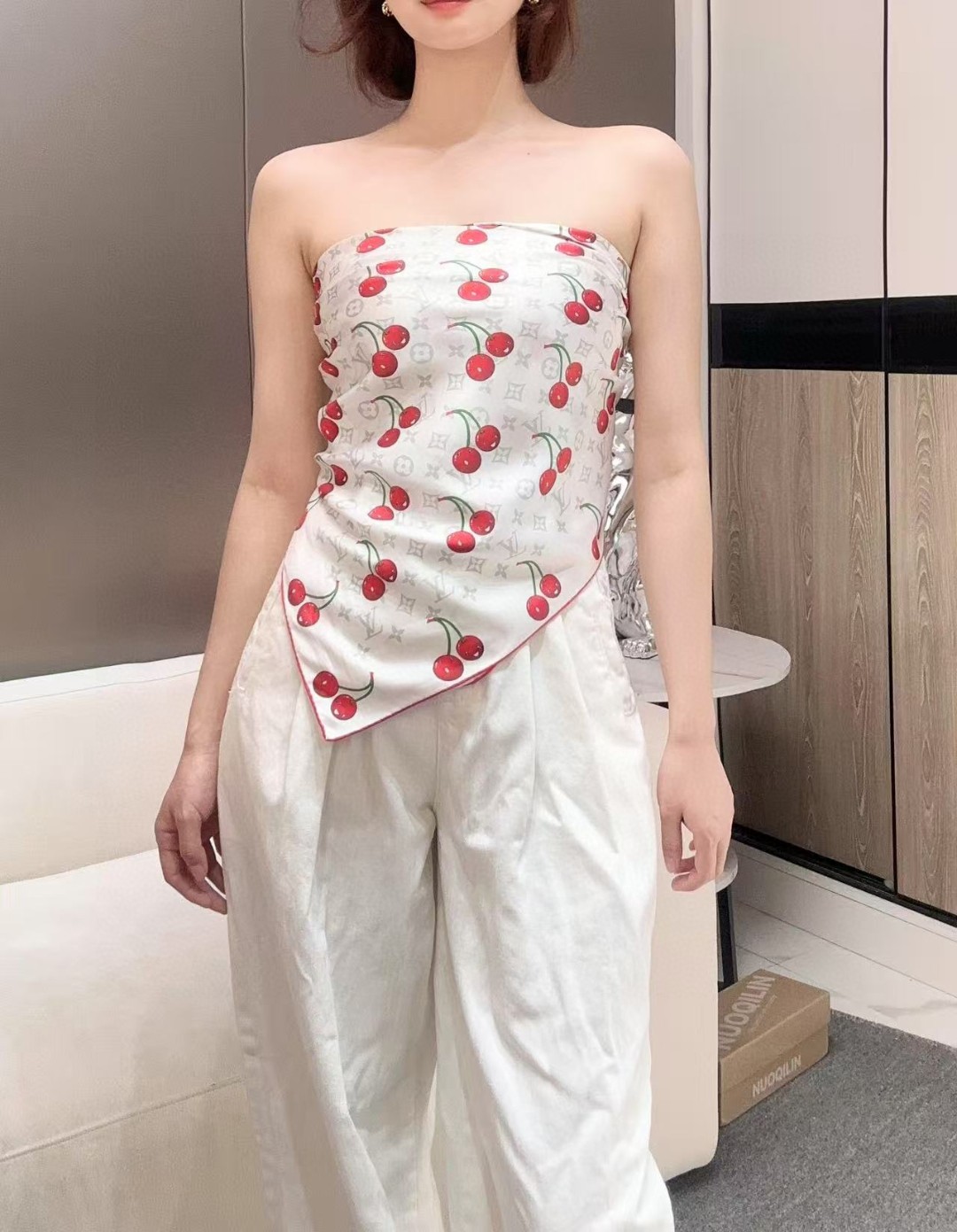     欧阳娜娜同款，专柜一条难求😂极致双面印花！
LV x TM Monogram Cerise 桑蚕