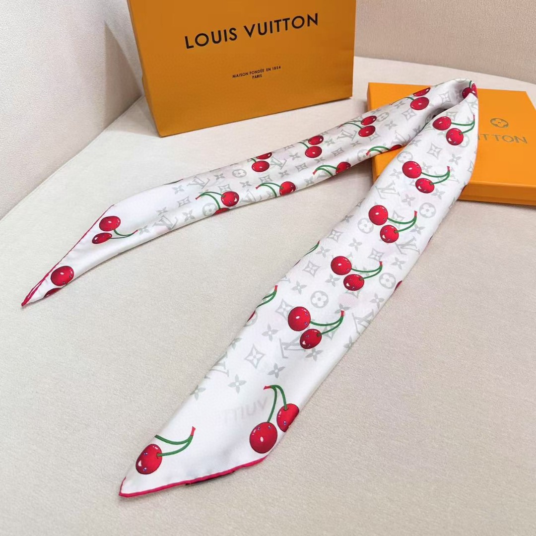     欧阳娜娜同款，专柜一条难求😂极致双面印花！
LV x TM Monogram Cerise 桑蚕