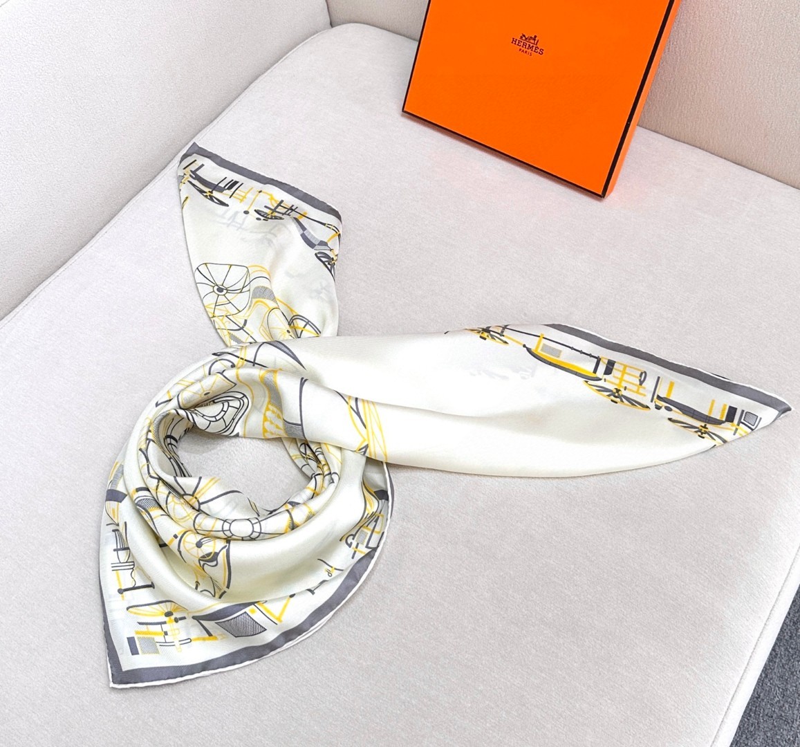 
𝐇𝐞𝐫𝐦𝐞𝐬 • 𝟐𝟒𝐍𝐞𝐰 《马术的错综交叠》
100%真丝方巾 90x90cm
年度旗舰！H，今年