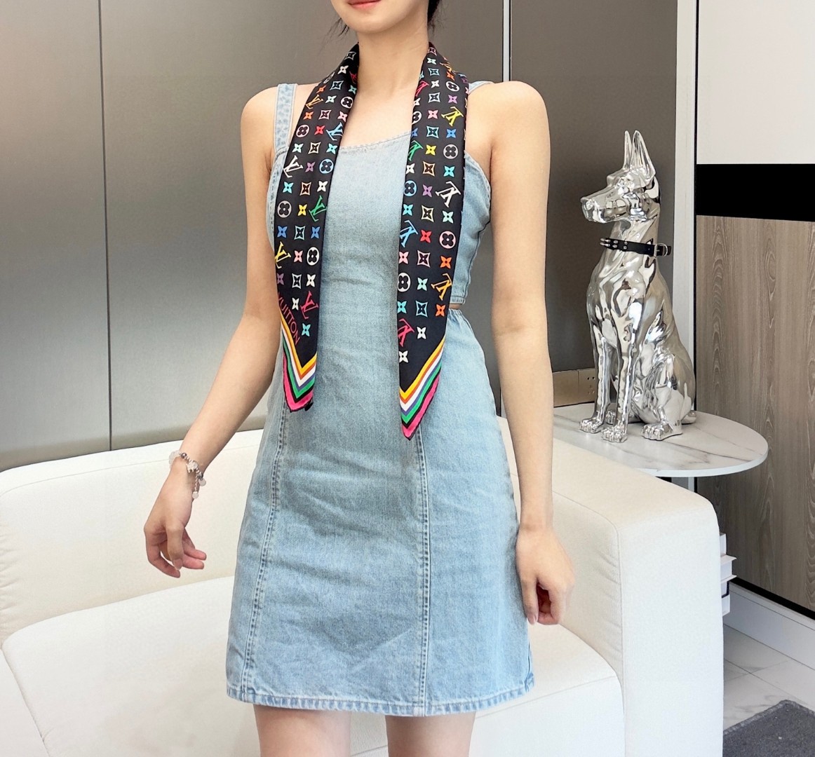 16姆米单面 18姆米双面 LV x TM 90 方巾【18mm顶级真丝双面同色丝巾】LV x TM M