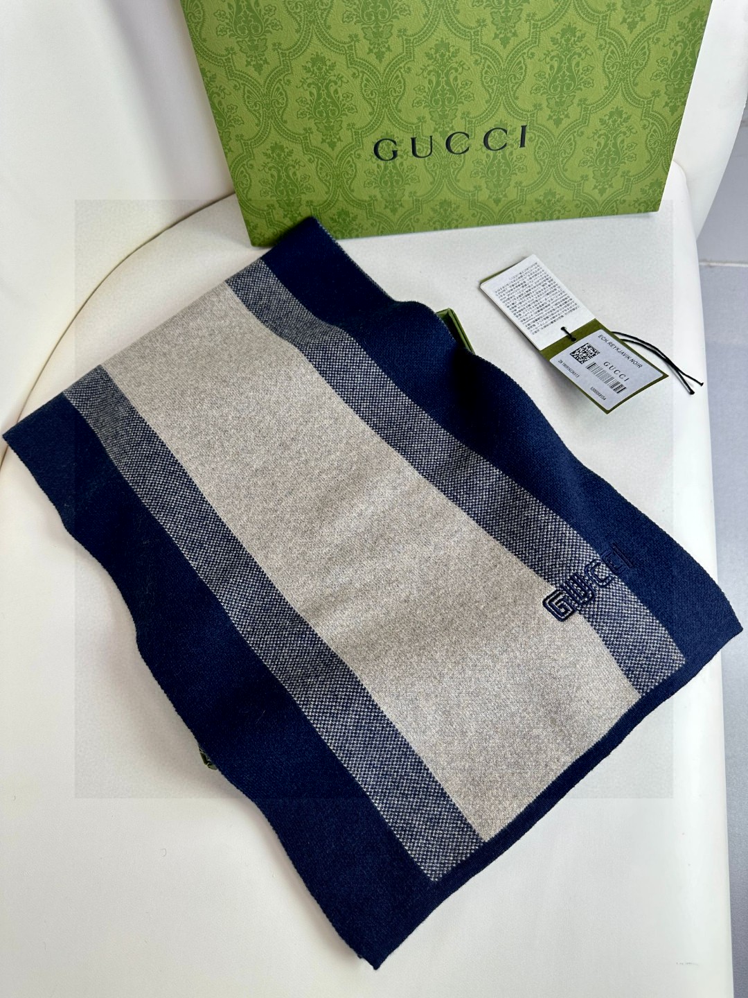  GUCCI 爆款上新 高端男士围巾👍【经典条纹】独家牛货🐂  简单的Logo，体现出高品味 冬季必备！