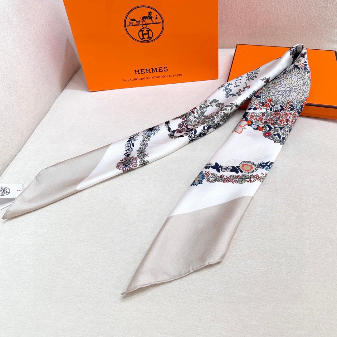   2025年春款爱马仕HERMES华丽的缰辔花卉版”1材质桑蚕丝②配色4款
3设计师克莉丝汀娜·亨利
