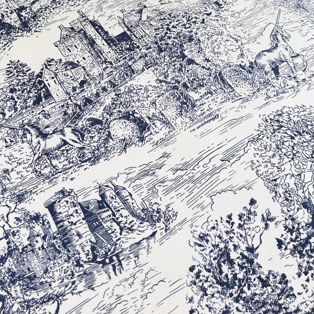 
𝐃𝐈𝐎𝐑 𝟐𝟓早春新款《苏格兰茹伊丝巾》
Size：90x90cm 100%真丝斜纹绸 16mm原单克