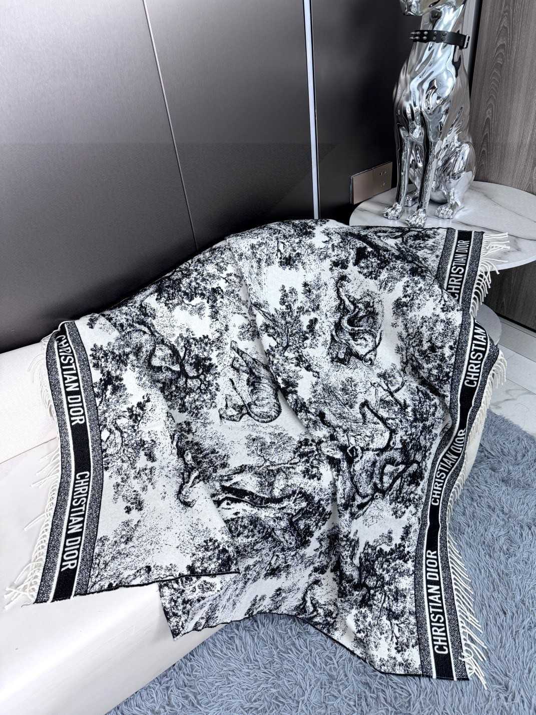  ✔️(动物方巾)重磅推荐‼️正品❗️CD动物印花大方巾❗️围巾披肩毛毯三用，超级惊艳的一款！百分百保真