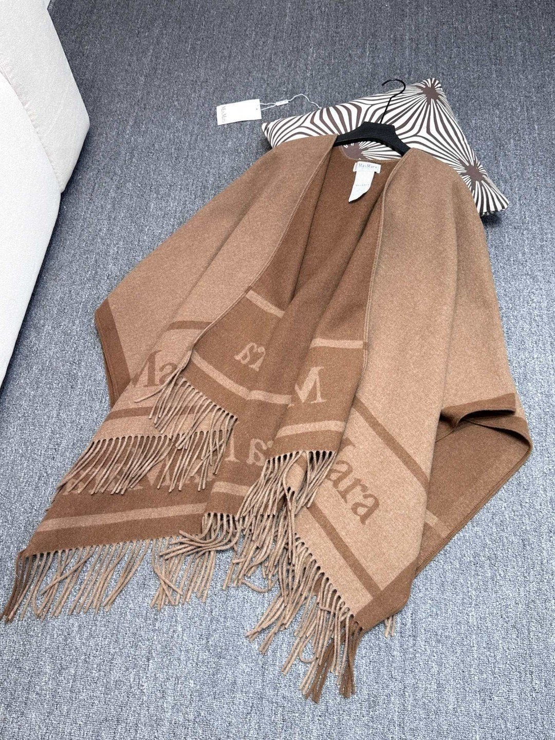 𝐌𝐚𝐱 𝐦𝐚𝐫𝐚 双面斗篷‼️原单品质牛货,气质的没有争议‼️本年度最in的走秀斗篷🤙🏻百搭的无敌的那种