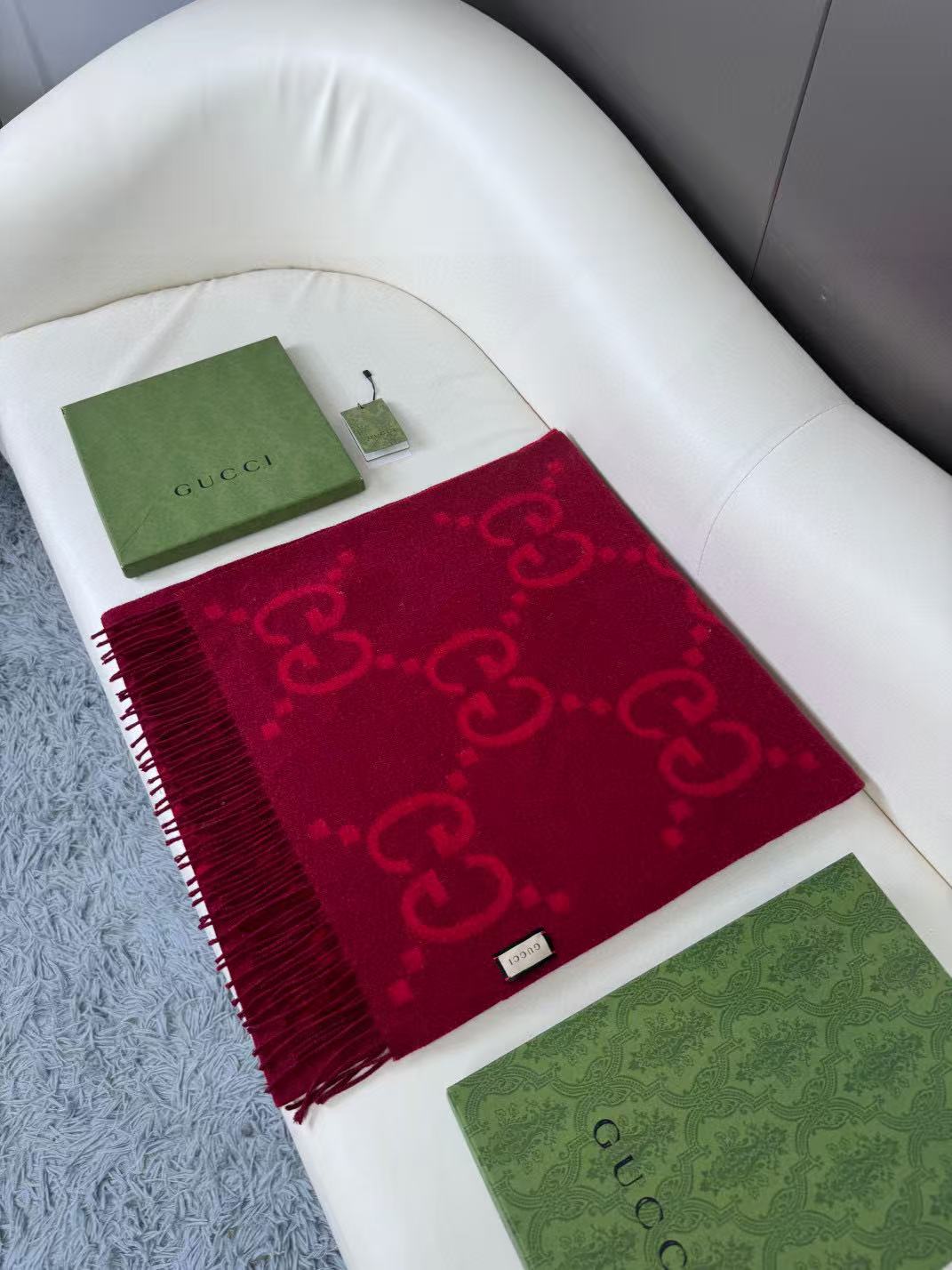 大G流苏 最新爆款 经典双大g 双面提花流苏围巾 原版原标，经典的设计 耐看百搭 规格45*200