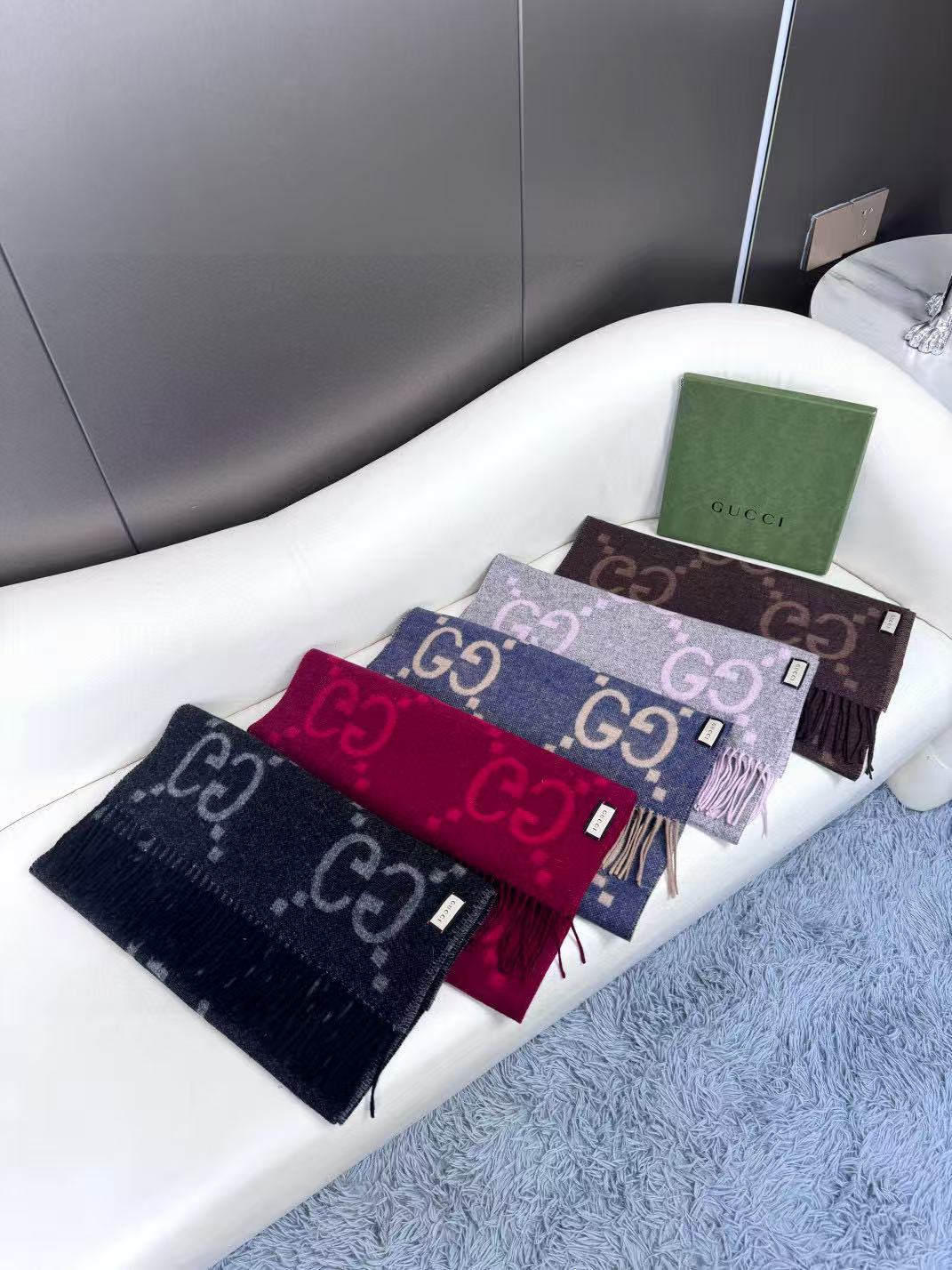 大G流苏 最新爆款 经典双大g 双面提花流苏围巾 原版原标，经典的设计 耐看百搭 规格45*200