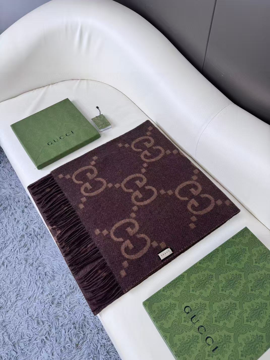 大G流苏 最新爆款 经典双大g 双面提花流苏围巾 原版原标，经典的设计 耐看百搭 规格45*200