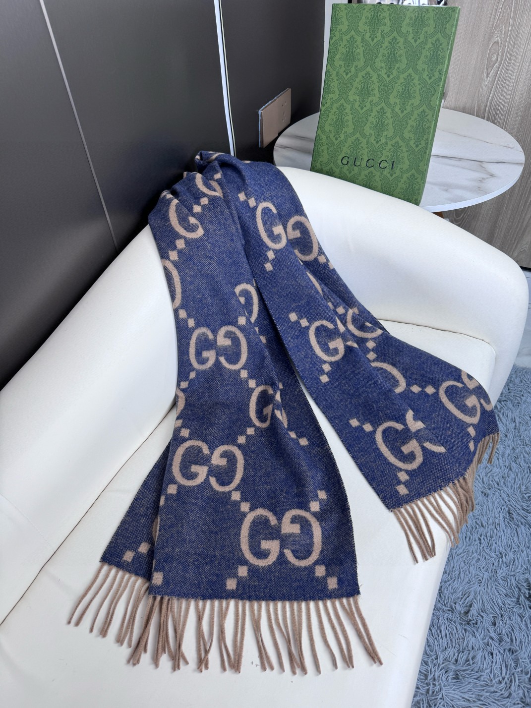 大G流苏 最新爆款 经典双大g 双面提花流苏围巾 原版原标，经典的设计 耐看百搭 规格45*200