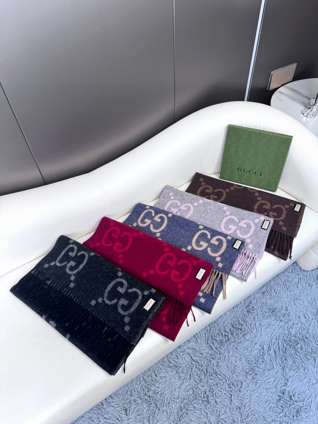 大G流苏 最新爆款 经典双大g 双面提花流苏围巾 原版原标，经典的设计 耐看百搭 规格45*200