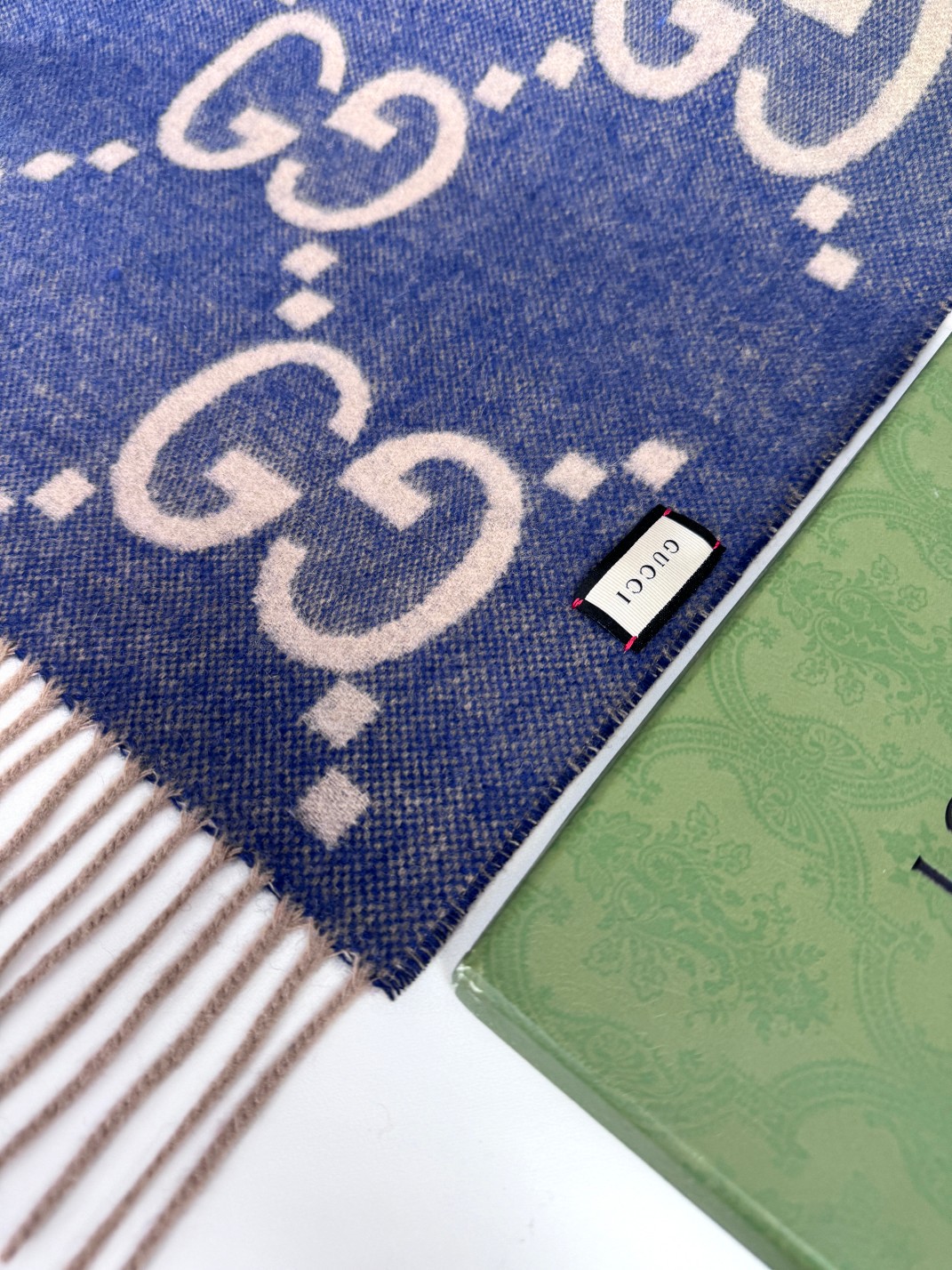 大G流苏 最新爆款 经典双大g 双面提花流苏围巾 原版原标，经典的设计 耐看百搭 规格45*200