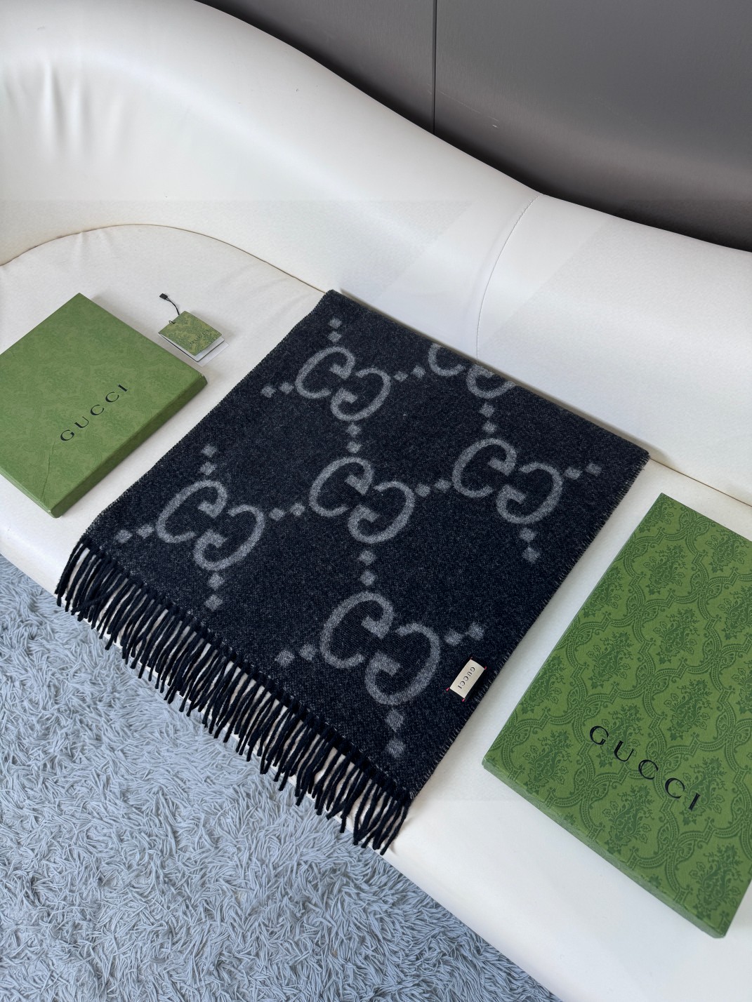 大G流苏 最新爆款 经典双大g 双面提花流苏围巾 原版原标，经典的设计 耐看百搭 规格45*200