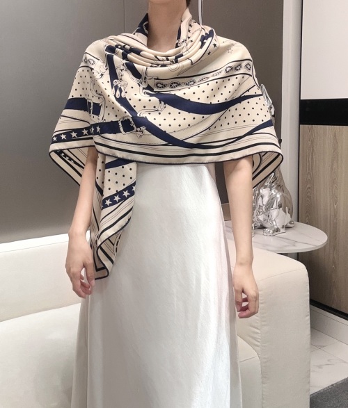 Elegant Hermes Cashmere and Silk Shawl - "Morning Stroll" Design 140cm x 140cm 1 Elegant Hermes Cashmere and Silk Shawl - "Morning Stroll" Design 140cm x 140cm