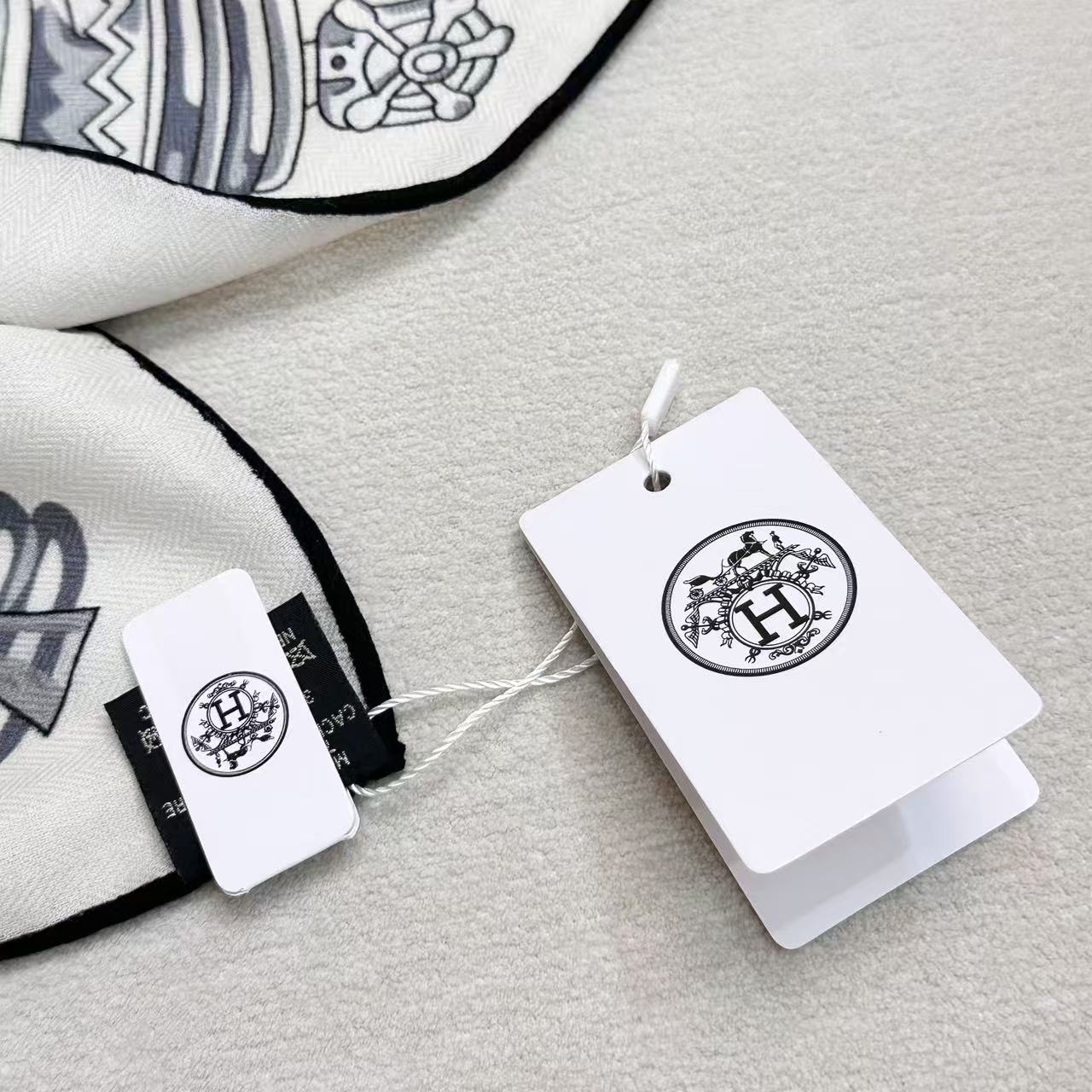   星辰合唱曲双面同色丝绒
 创作渊源
吹响号角！骏马天堂正在举行盛大庆典。诸神开启舞会，庆祝宇宙重生，