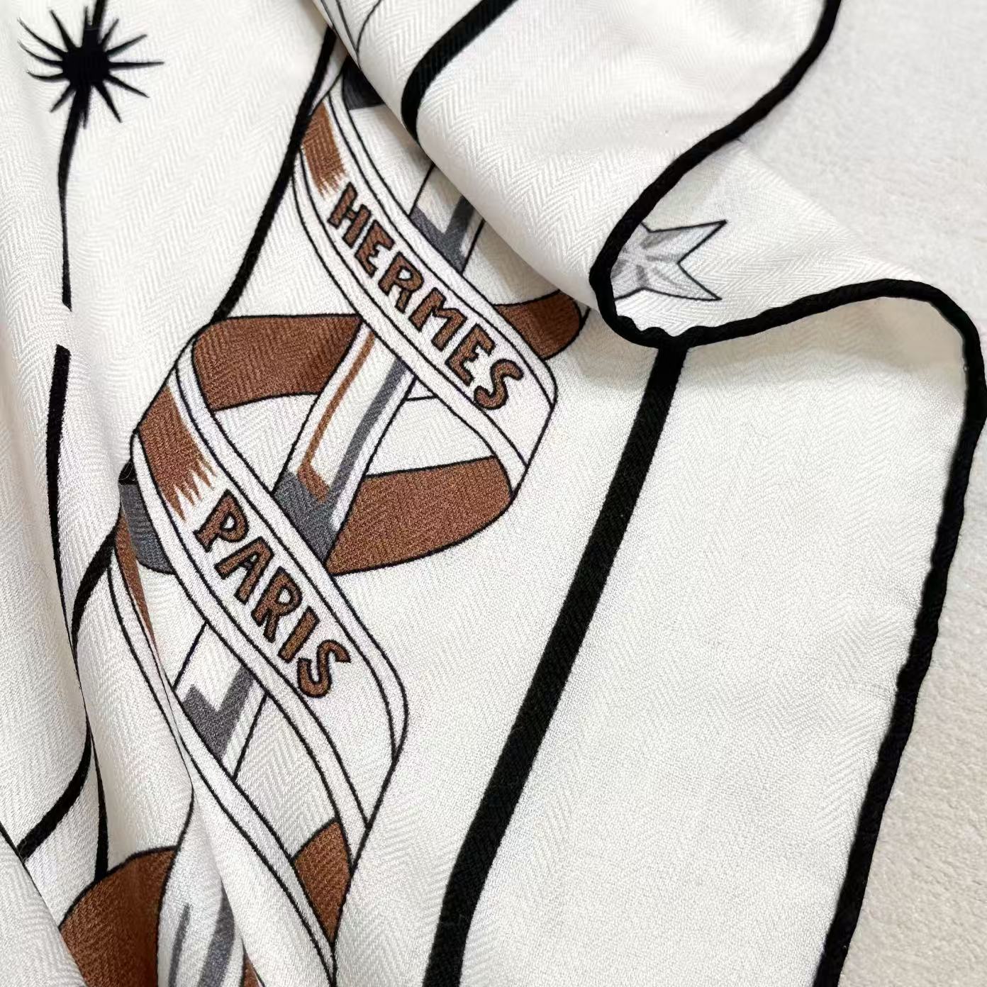   星辰合唱曲双面同色丝绒
 创作渊源
吹响号角！骏马天堂正在举行盛大庆典。诸神开启舞会，庆祝宇宙重生，