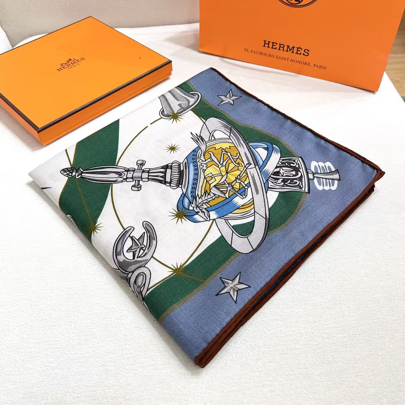   星辰合唱曲双面同色丝绒
 创作渊源
吹响号角！骏马天堂正在举行盛大庆典。诸神开启舞会，庆祝宇宙重生，