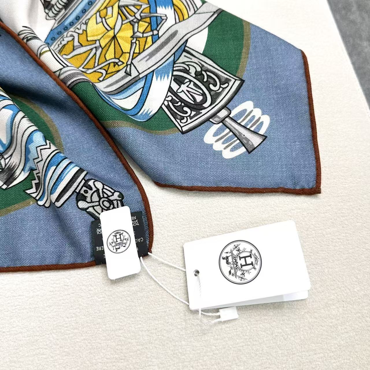   星辰合唱曲双面同色丝绒
 创作渊源
吹响号角！骏马天堂正在举行盛大庆典。诸神开启舞会，庆祝宇宙重生，