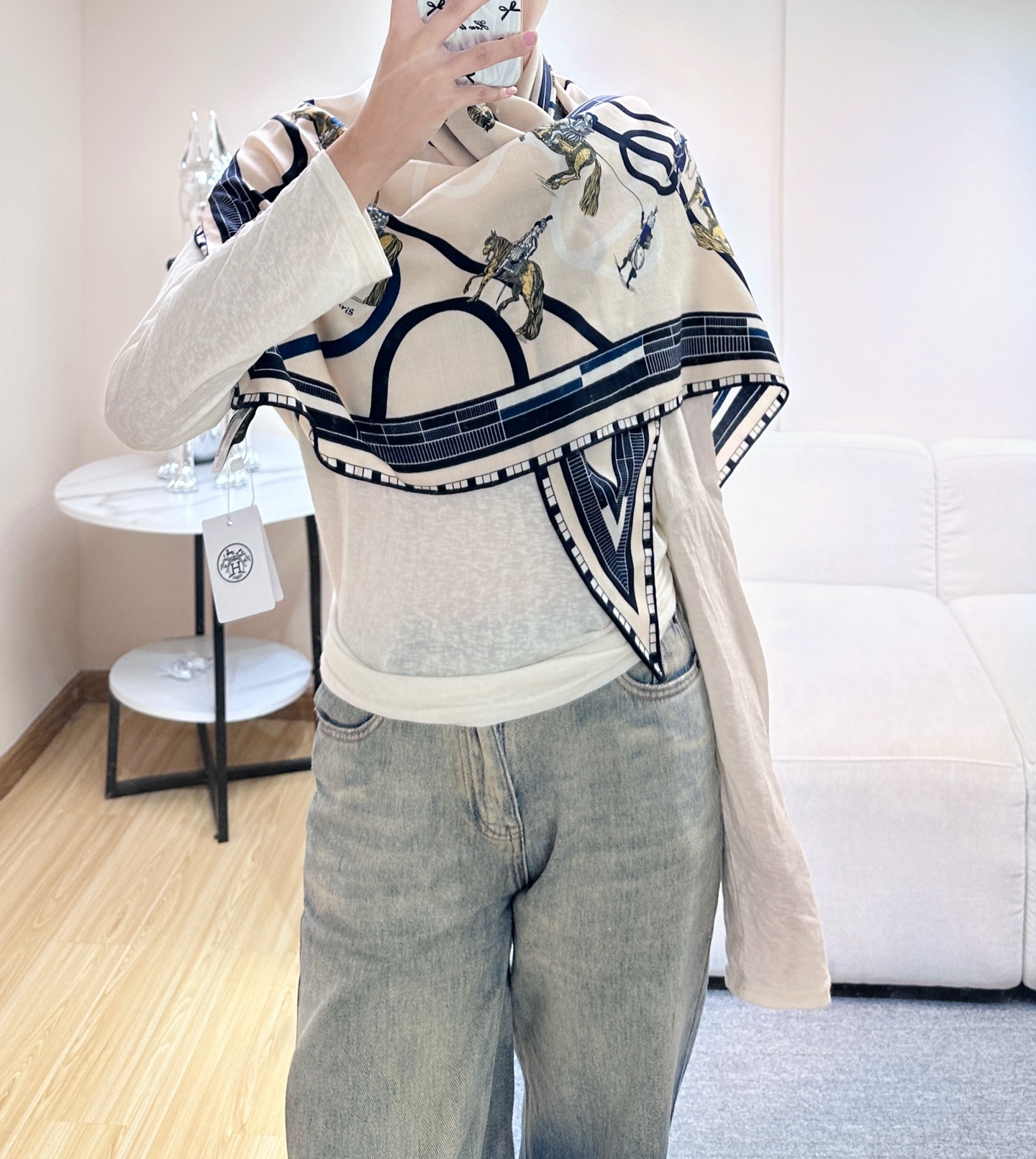 【高品质】 上新❤️ 爱马仕 | “回转步与蛇形前进”大三角巾 |手工卷边山羊绒和真丝混纺大三角巾（70