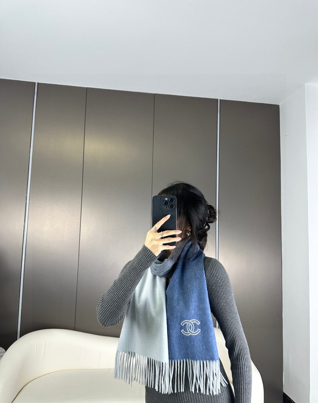 香奈儿2025渐变色👍巴黎时装展商务男士女士通用双面羊绒披肩🔥代工厂臻选上乘的超细羊绒纤维 进行纯手工精