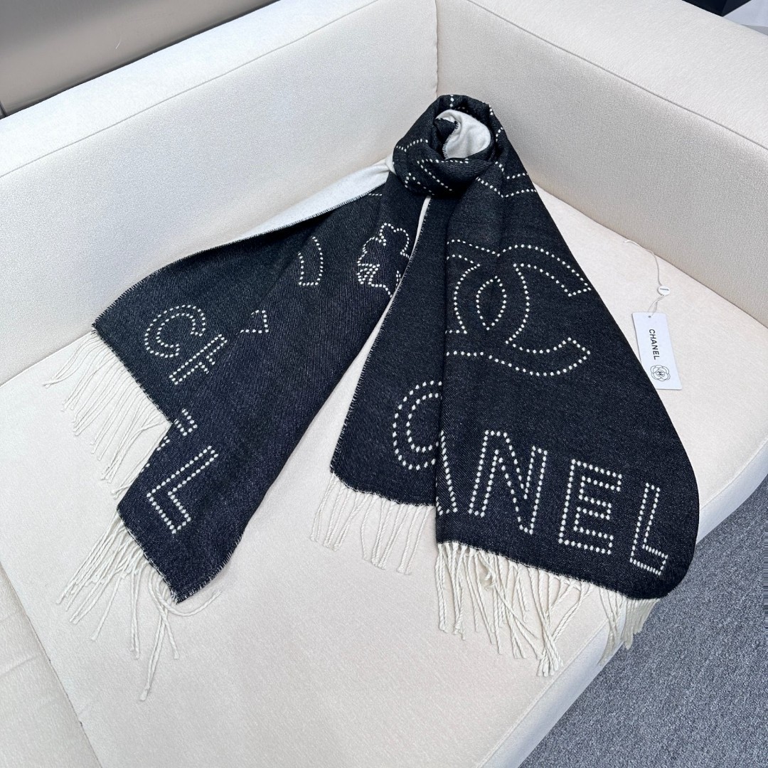 2024年 Chanel香家 高级舒适时髦气质，相信我的就收吧！香奈儿这款触动内心的柔美围巾，围巾配有双
