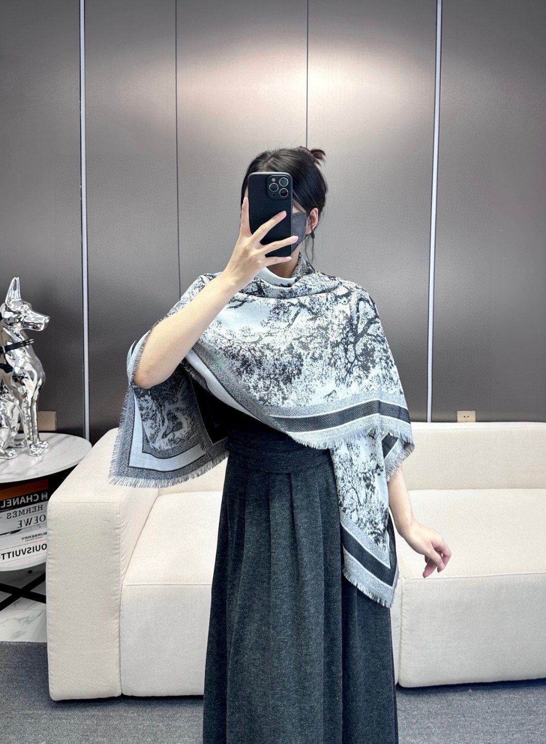 ▪️气质出众的不得了！Dior的稀有限量设计】这款属于我声嘶力竭推荐新朋友老朋友都要收，高级的特殊面料质