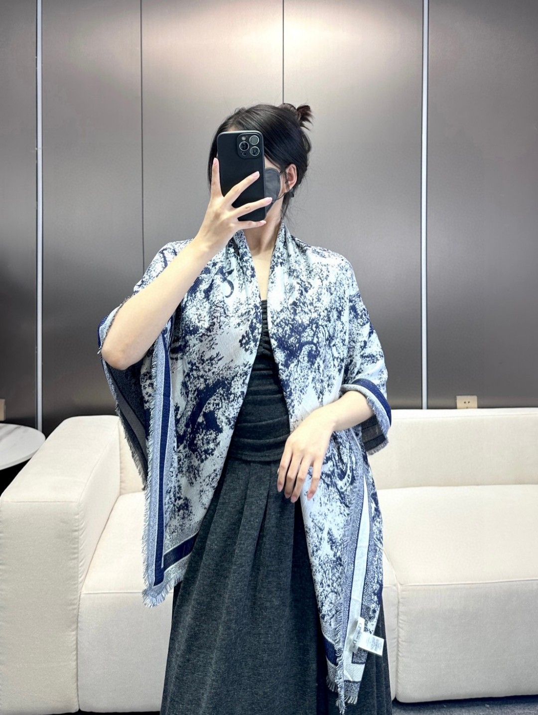 ▪️气质出众的不得了！Dior的稀有限量设计】这款属于我声嘶力竭推荐新朋友老朋友都要收，高级的特殊面料质