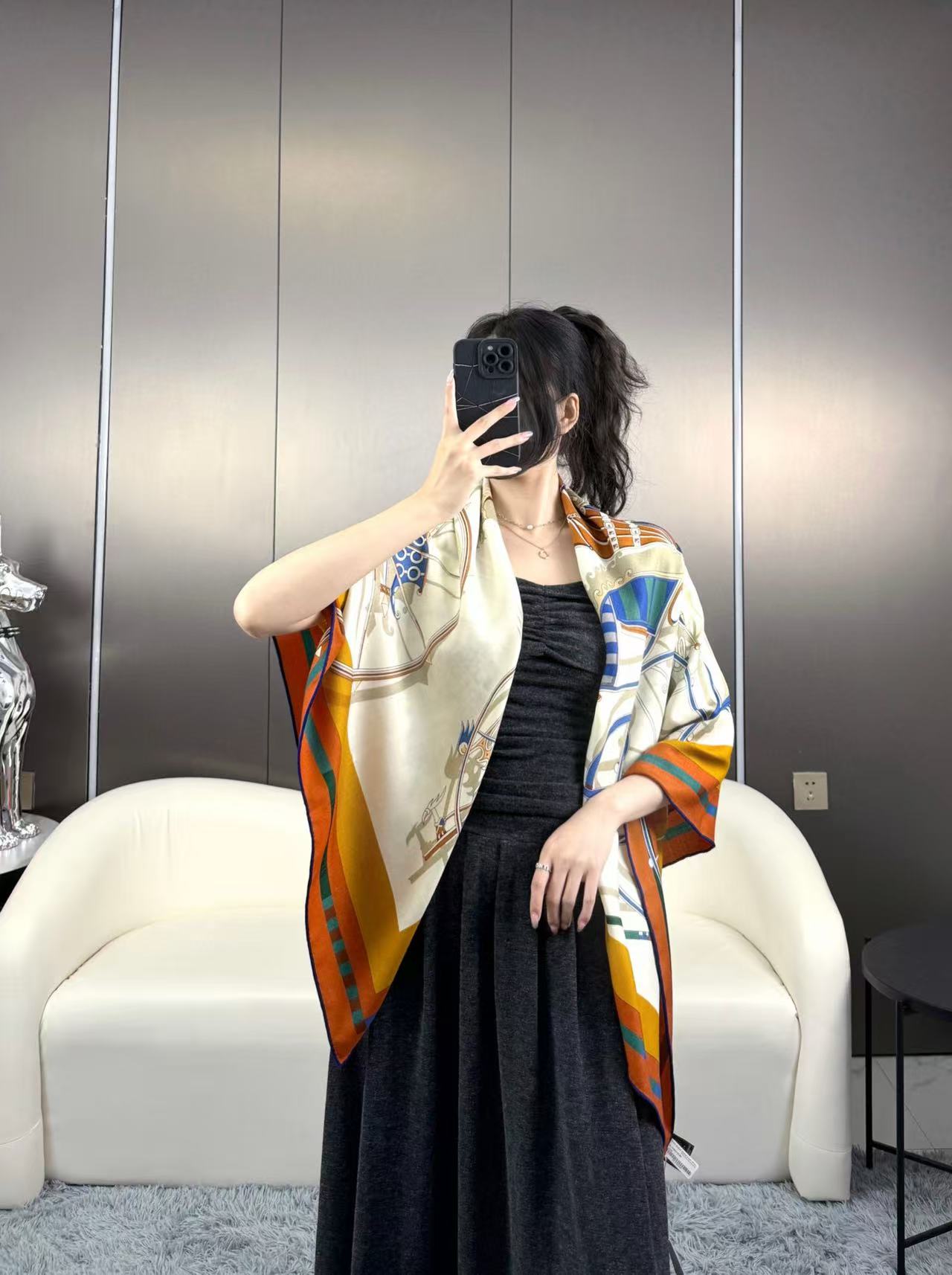 上新[玫瑰]2025年最新爱马仕(双面同色)羊绒方巾披肩，顶级工艺超值‼️爱马仕专柜爆款立体呈现图案纹路