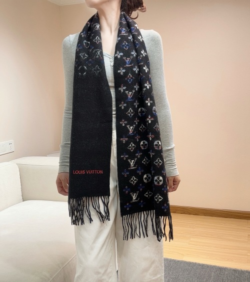 Louis Vuitton Classic Cashmere Scarf, Gradient Double-Sided Design, 30 x 180 cm