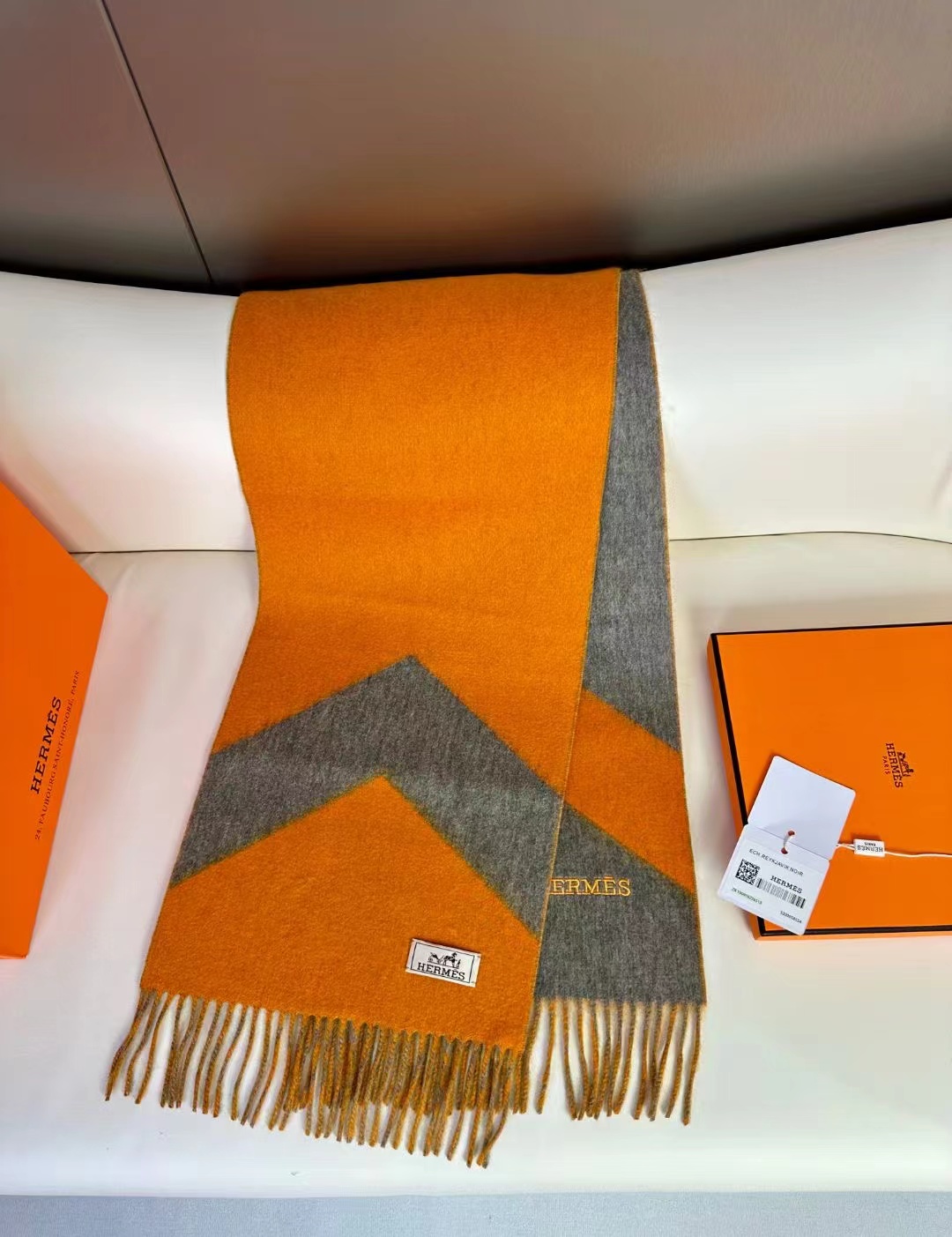 大H【双面提花加厚流苏小围巾】且买且珍惜，都是出口订单所以比较难遇❤东西讲究少而精。好看的一定要收这款H