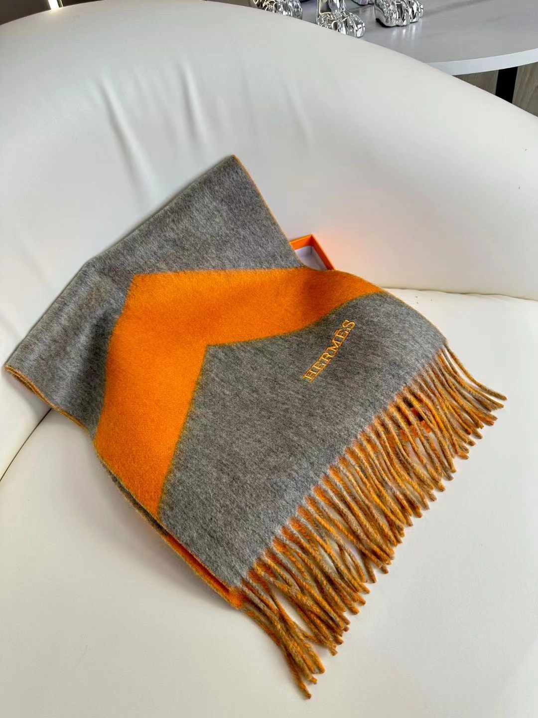 大H【双面提花加厚流苏小围巾】且买且珍惜，都是出口订单所以比较难遇❤东西讲究少而精。好看的一定要收这款H